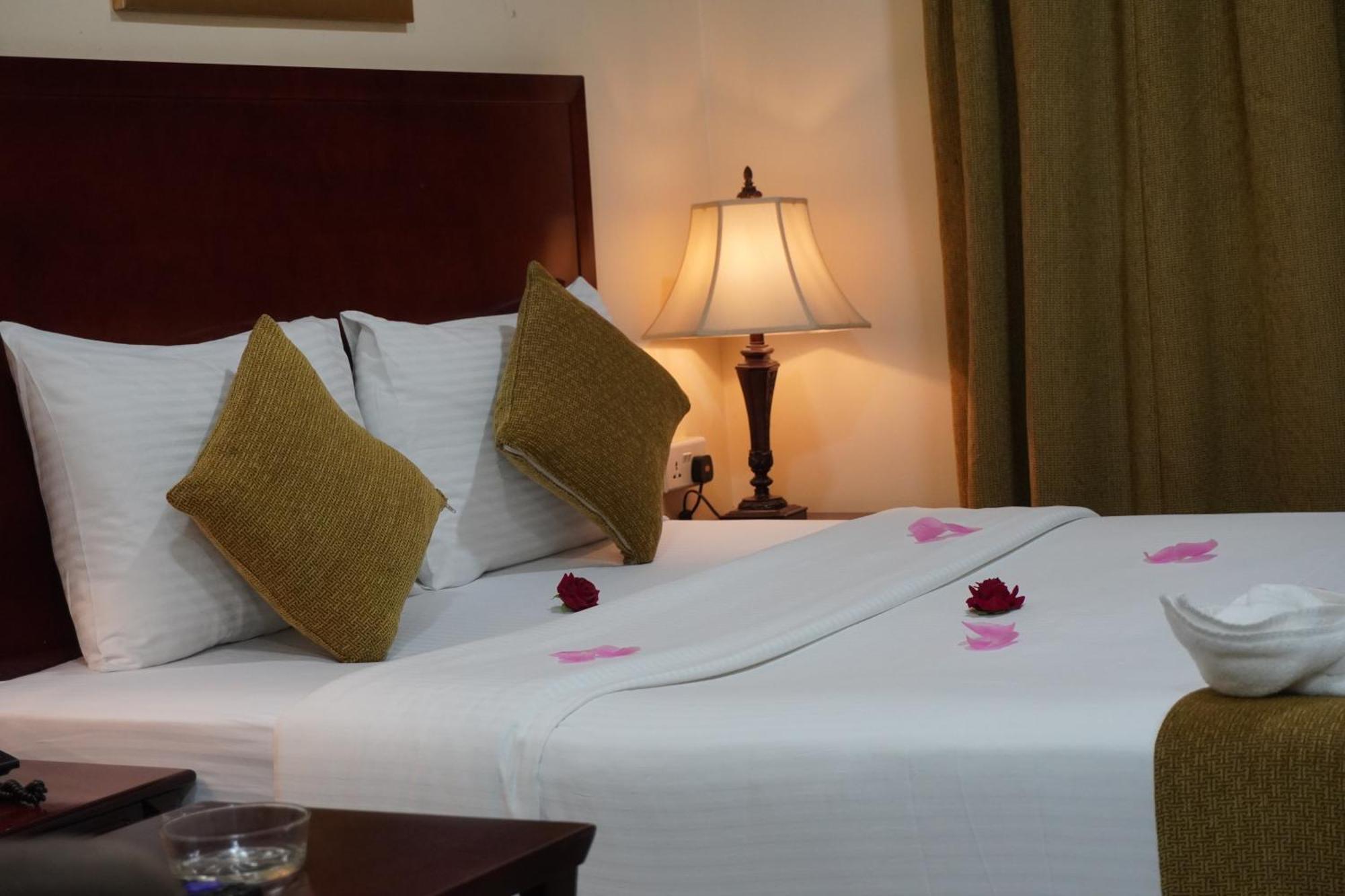Onyx Hotel Apartments - Maha Hospitality Group Ajman Esterno foto