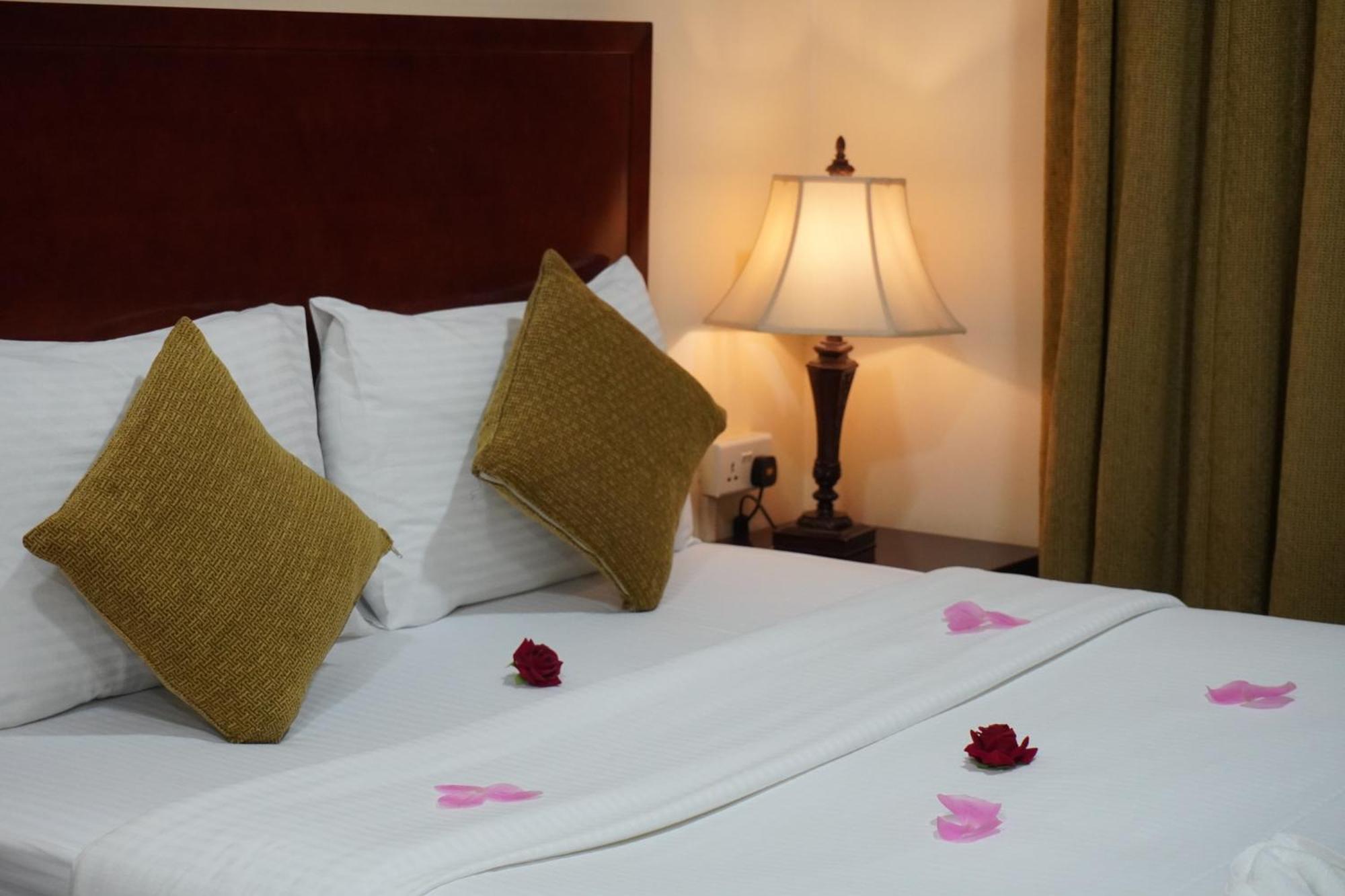 Onyx Hotel Apartments - Maha Hospitality Group Ajman Esterno foto